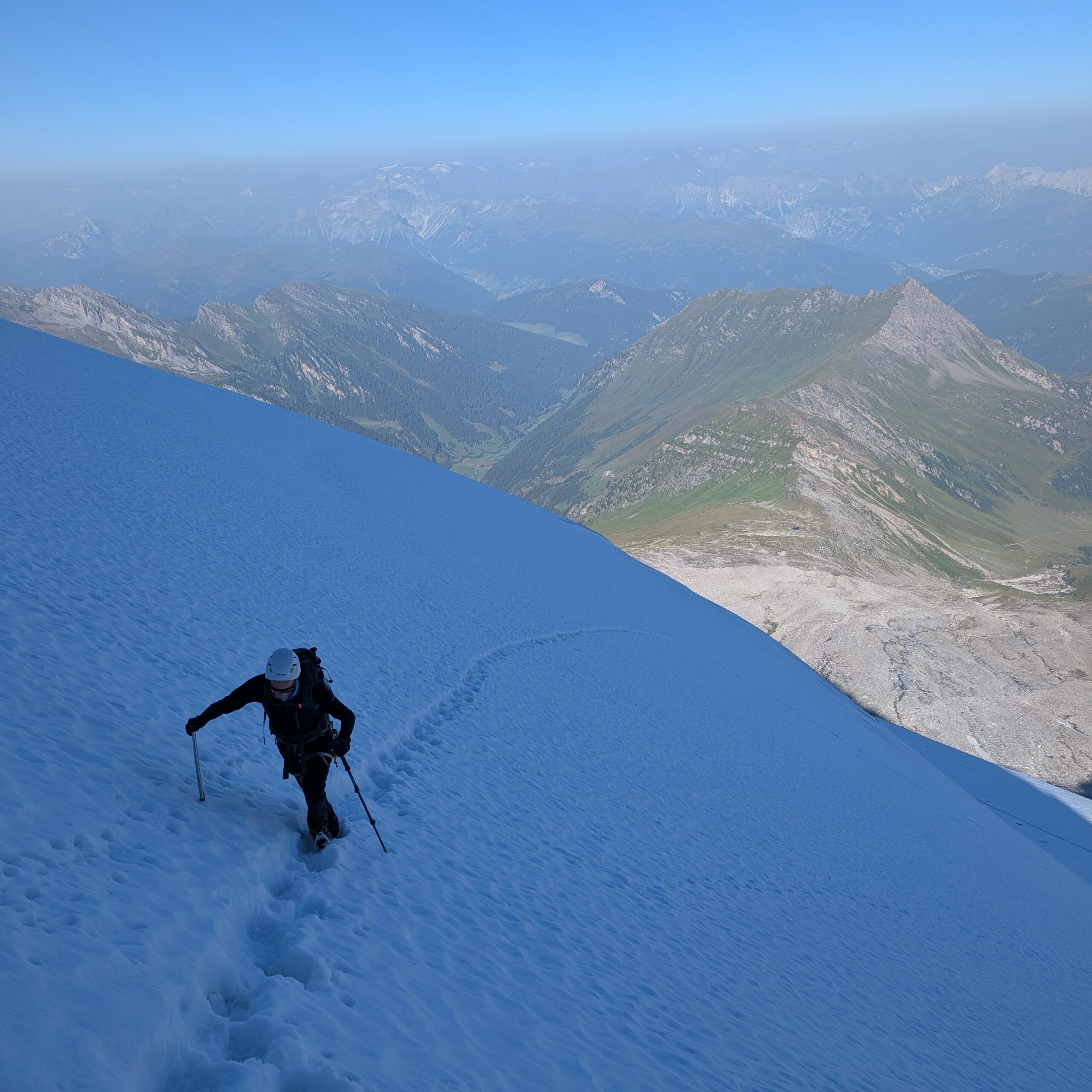Olperer Aufstieg steile Firnflanke zum Grat