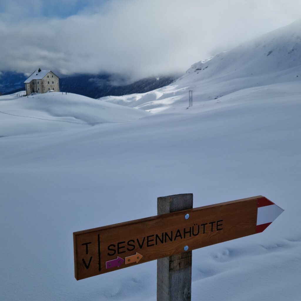 Sesvennahütte Schild